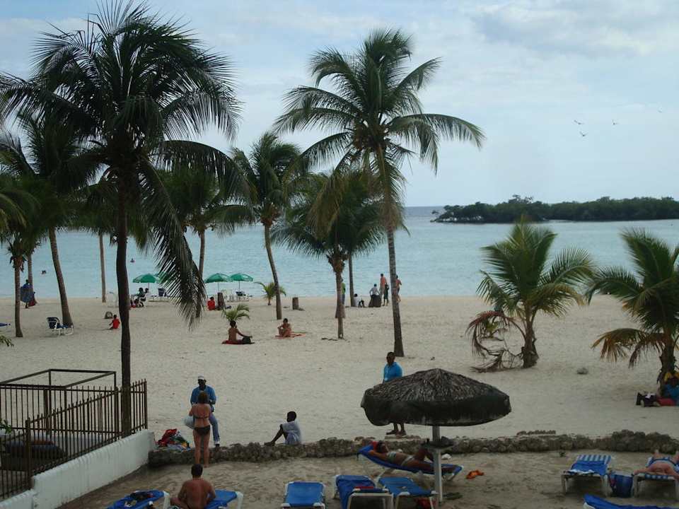 Der Strand am Morgen BelleVue Dominican Bay