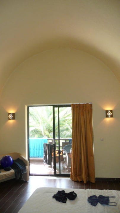Hohe Decken im Bungalow-Zimmer (2. Stock) Hotel Paradis Palace