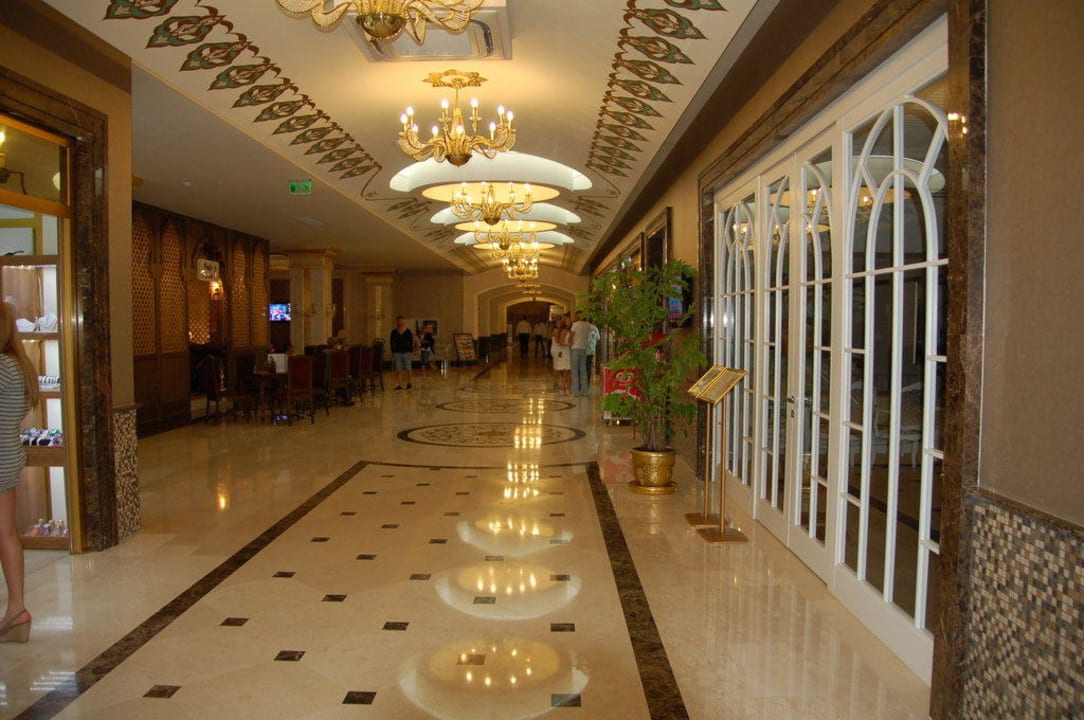 Winkelgang naar bar Diamond Excellence Resort & Spa