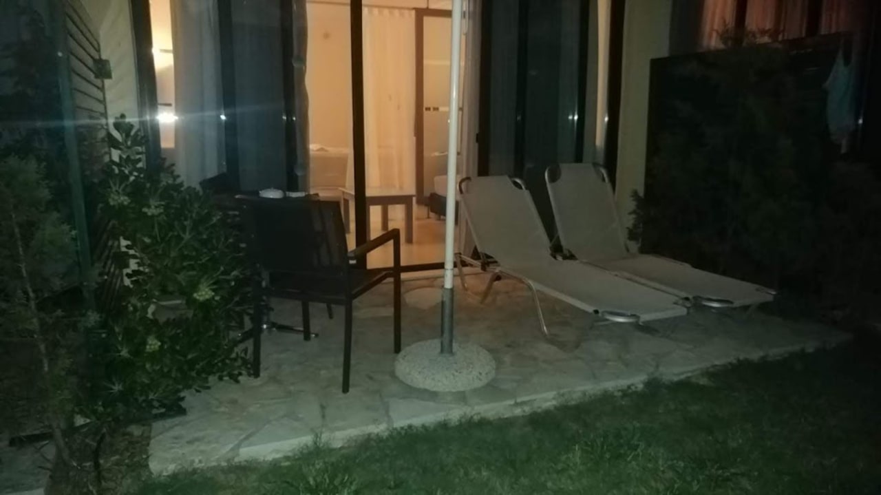 Zimmer Domes Aulūs Zante, Autograph Collection