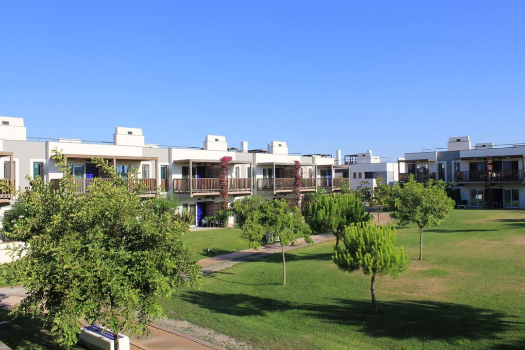 Die Gartenanlage mit Unterkunft ROBINSON QUINTA DA RIA