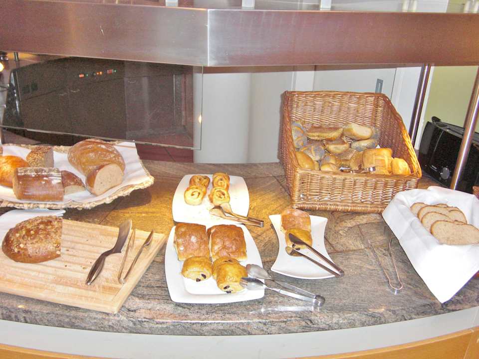 Große Brot- & Brötchenauswahl Leonardo Hotel Hamburg Airport