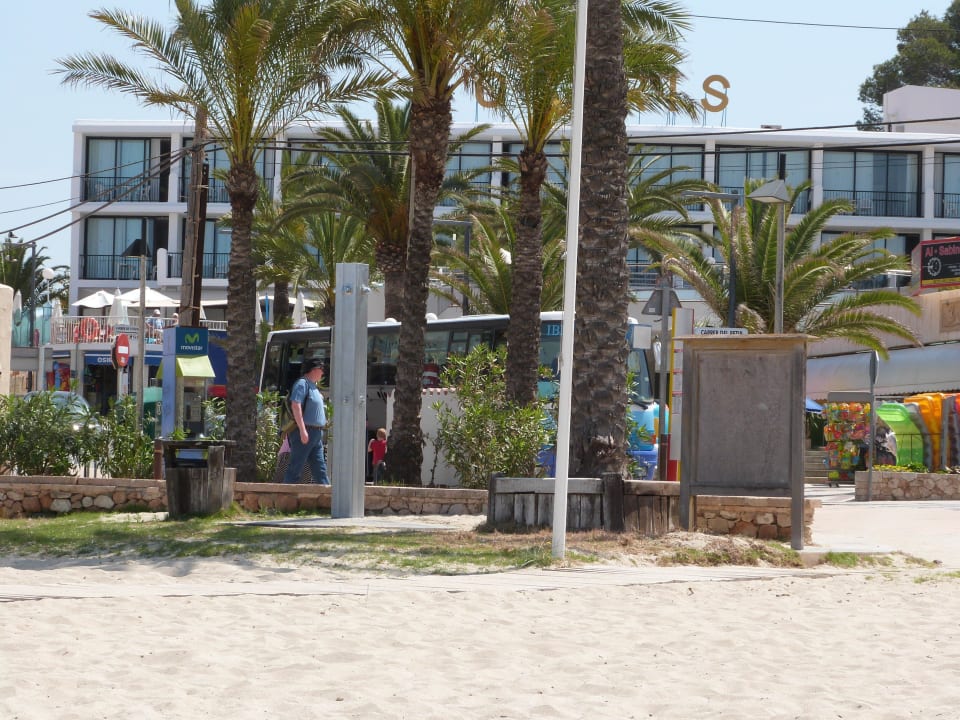 Blick vom Strand zum Hotel Hotel Osiris
