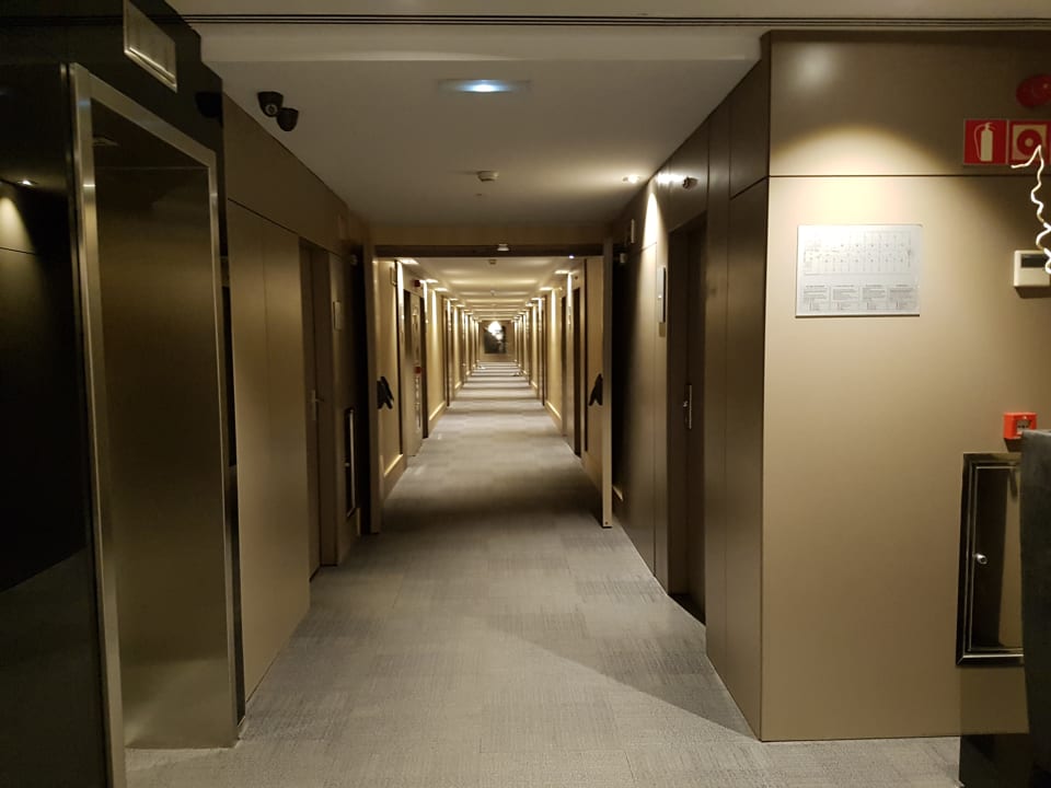 Zimmer AC Hotel Carlton Madrid by Marriott