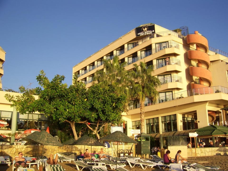 Blick auf den A-Block Aska Hotel Just in Beach