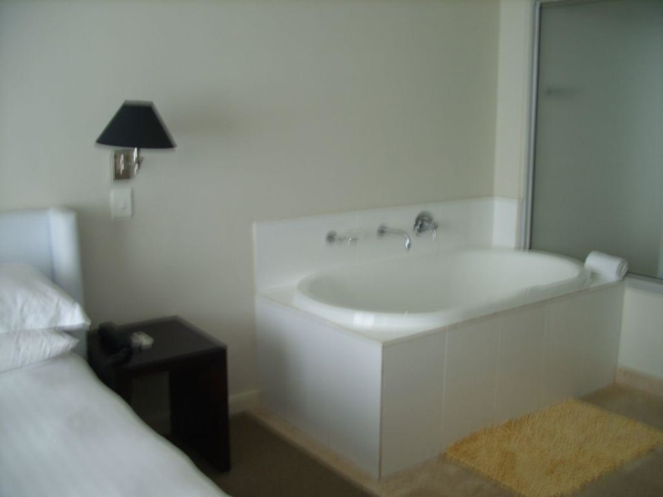 Die Badewanne im Schlafzimmer Hotel Adderley