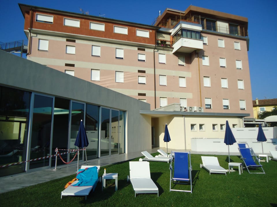 Liegen im Außenbereich Hotel Là Di Moret