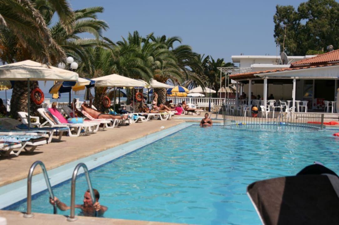 Basen i bar Hotel Chryssi Akti & Paradise Beach - Paradise Beach