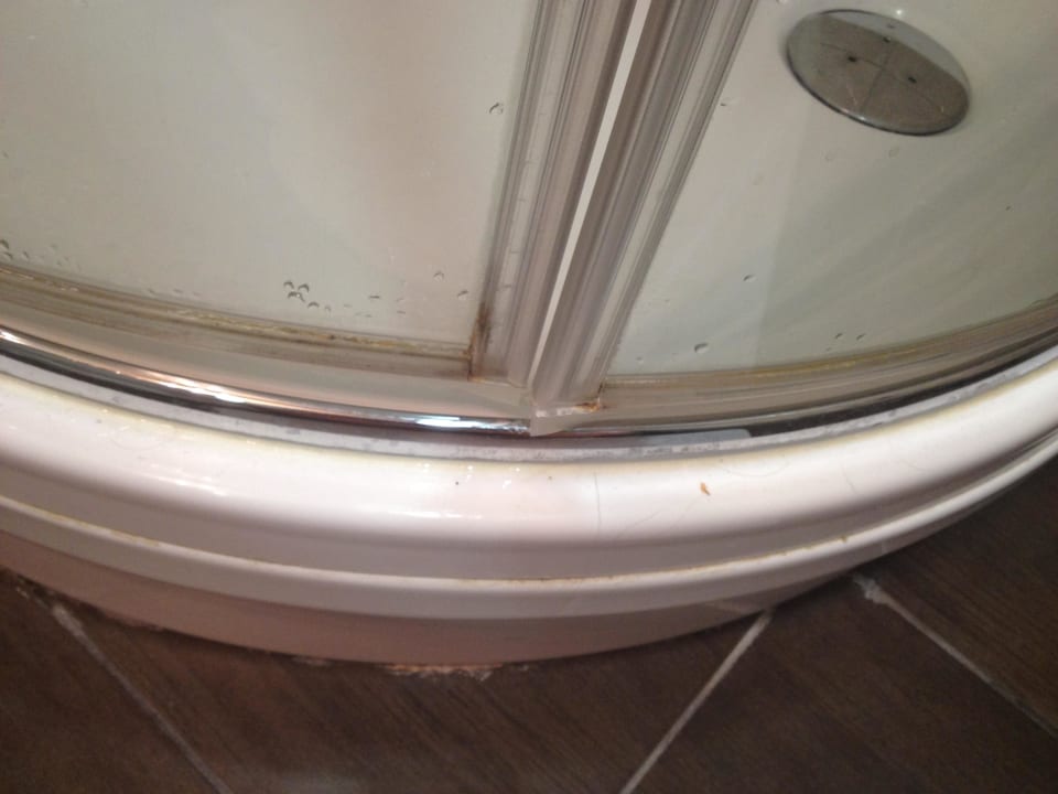 Sauberkeit des Badezimmers Hotel Golden Lake Resort