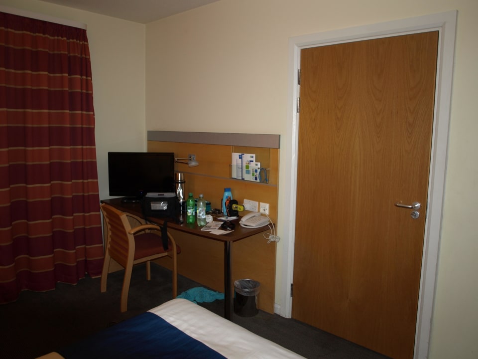 Verbindungstür zum Nebenzimmer Holiday Inn Express London Croydon