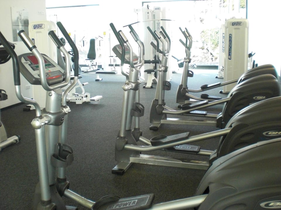 Fitnessraum mit neuwertigen Geräten allsun App.-Hotel Albatros