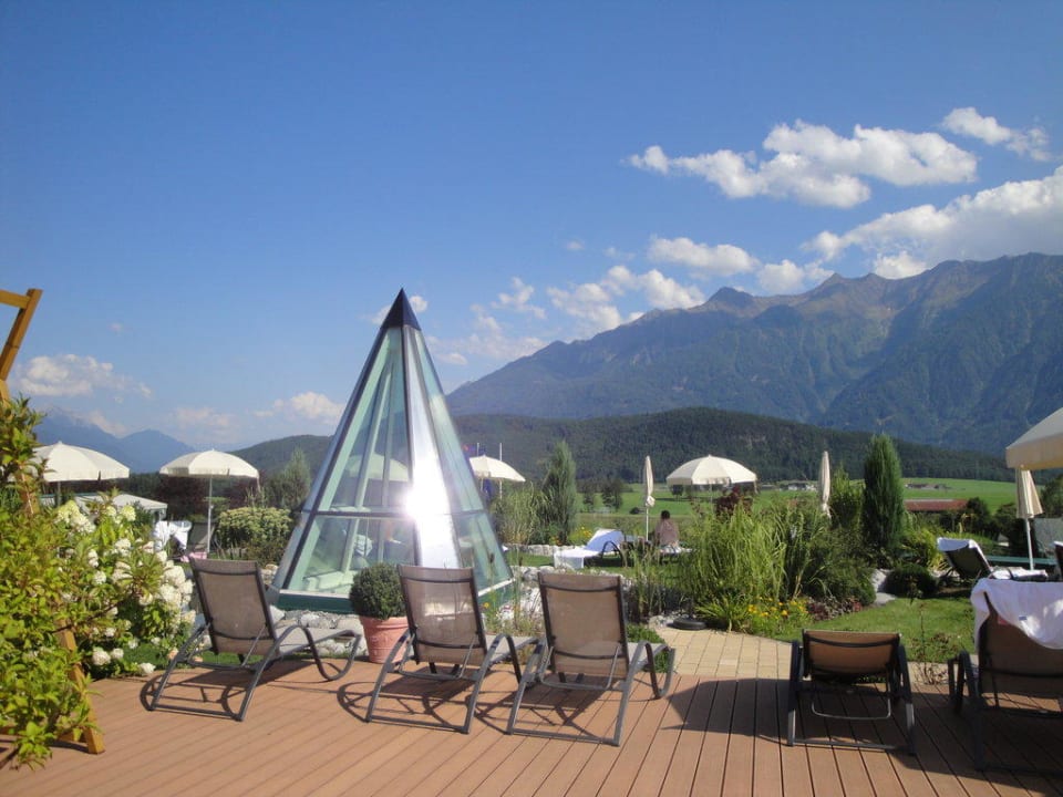 Sonnenterrasse über dem Hallenbad Alpenresort Schwarz