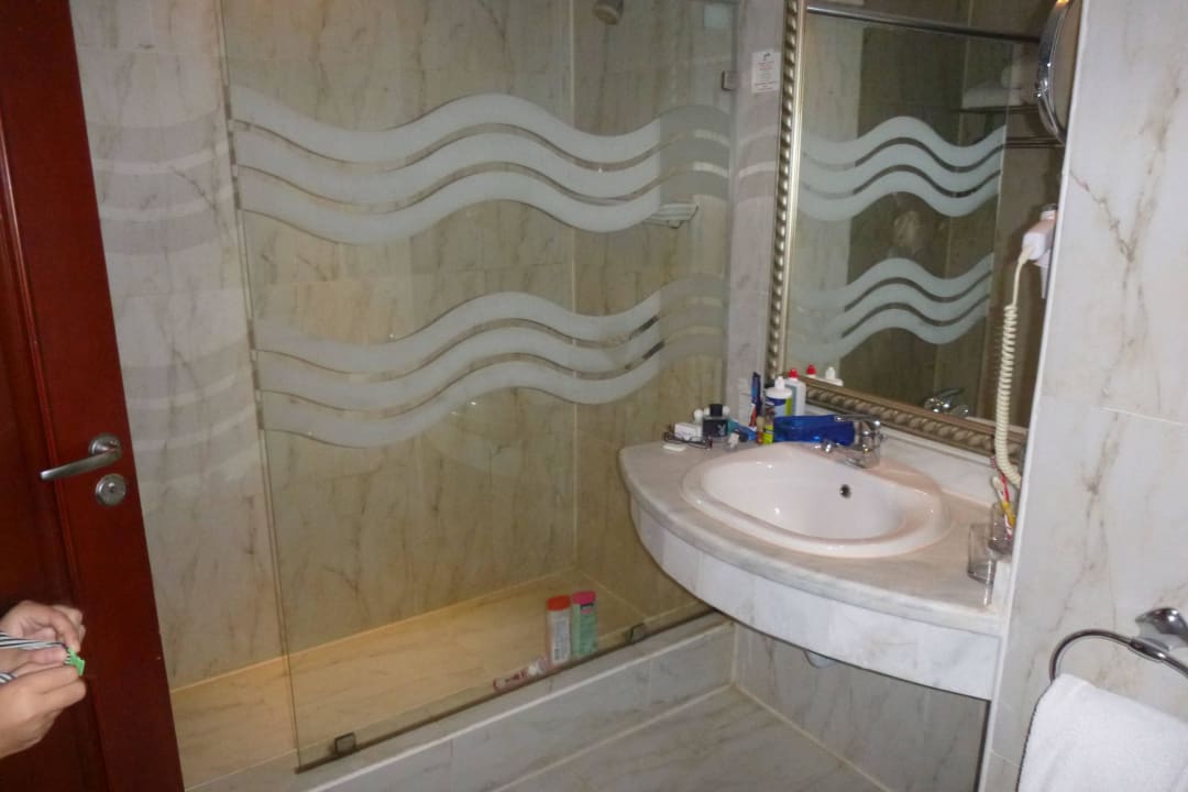 Bad mit begehbarer Dusche Hotel Titanic Palace