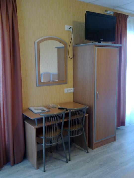 Fernseher auf dem Schrank Hôtel Le Mirador