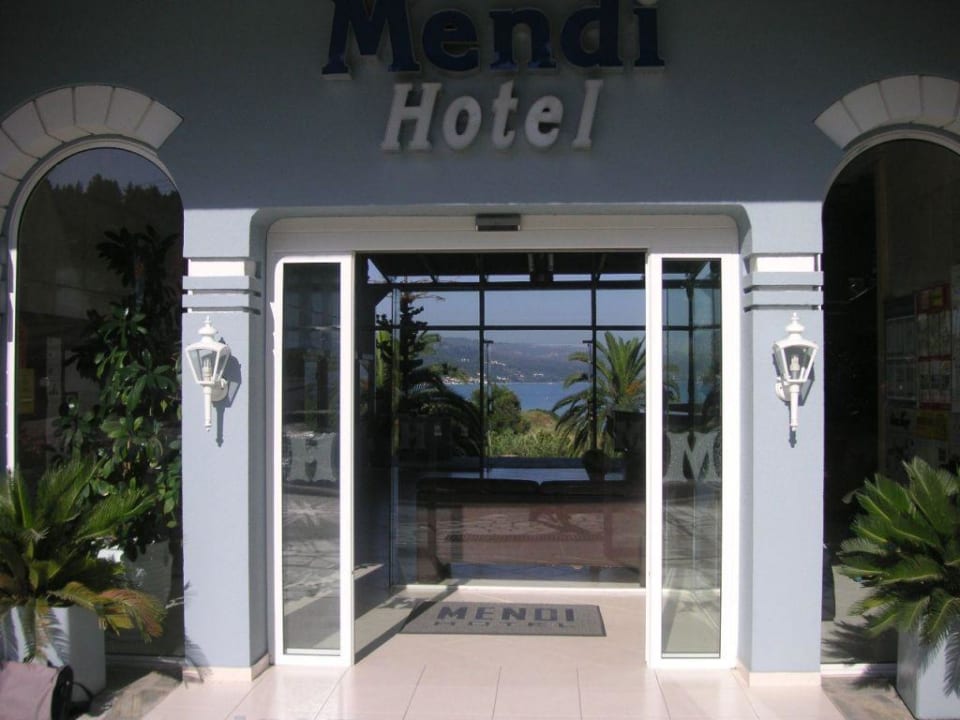 Eingang Hotel Mendi