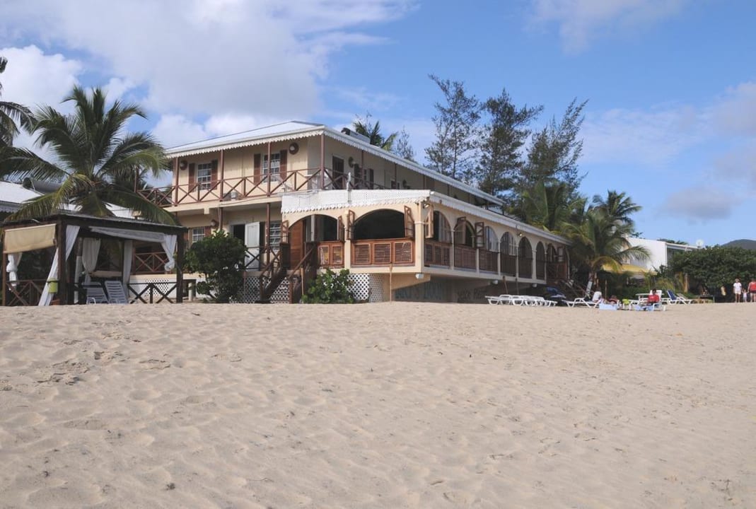 Ein Teil des  Hotel vom Strand aus Hotel Marys Boon