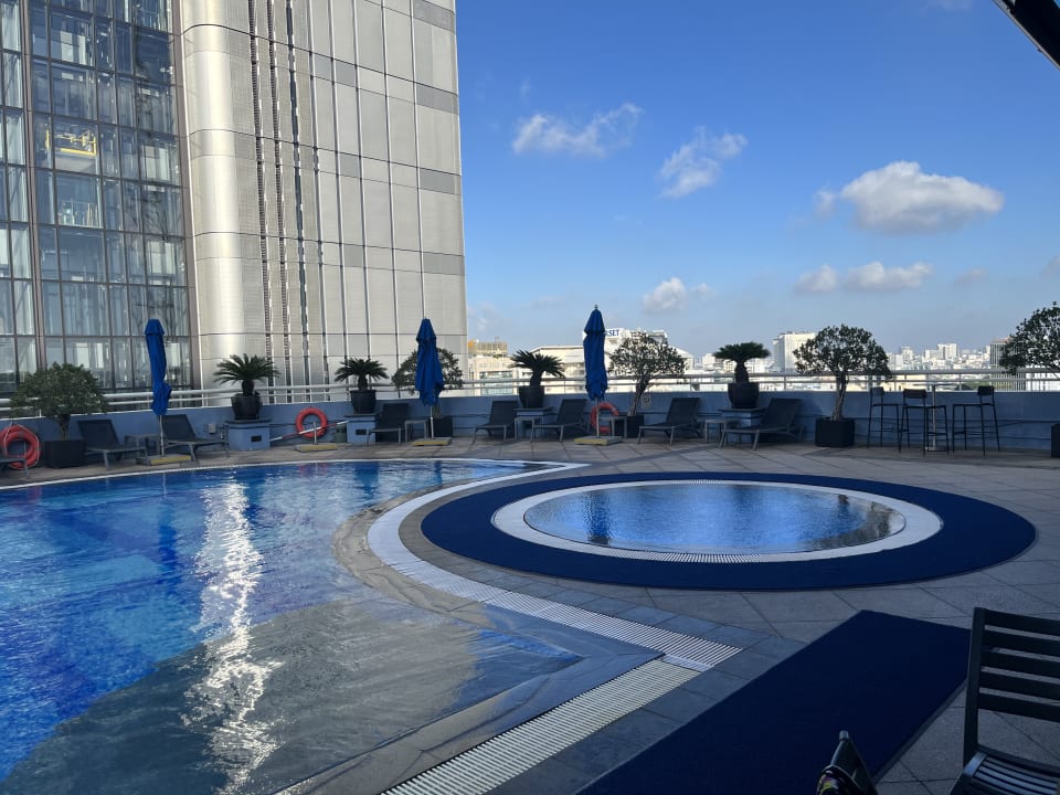 Pool Hotel Sofitel Plaza