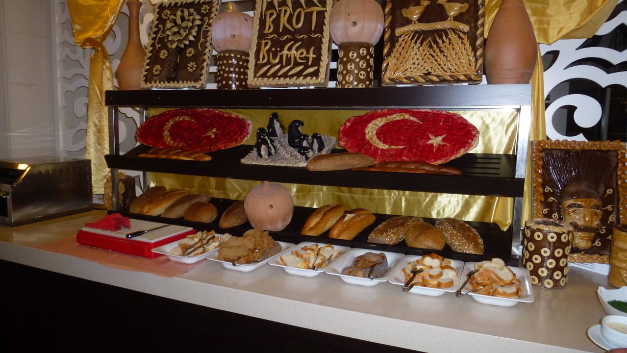 Viele, leckere Sachen, von Hüftgold bis gesund Seamelia Beach Resort