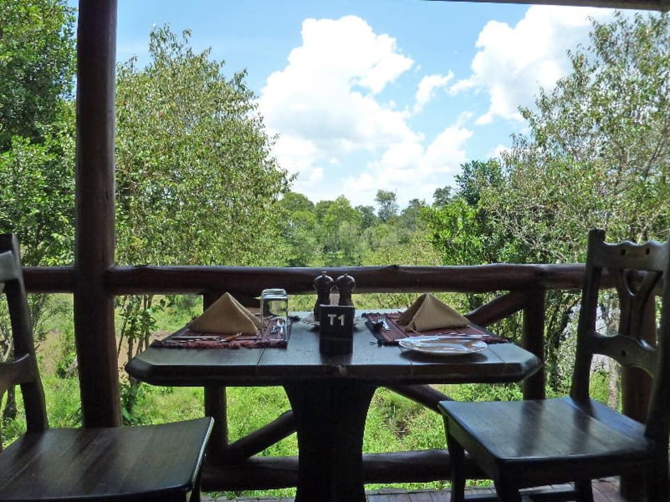 "Unser" Tisch Ashnil Mara Camp