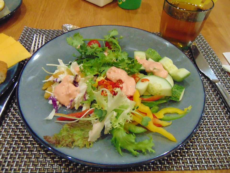 Gastro Holiday Inn & Suites Saigon Airport