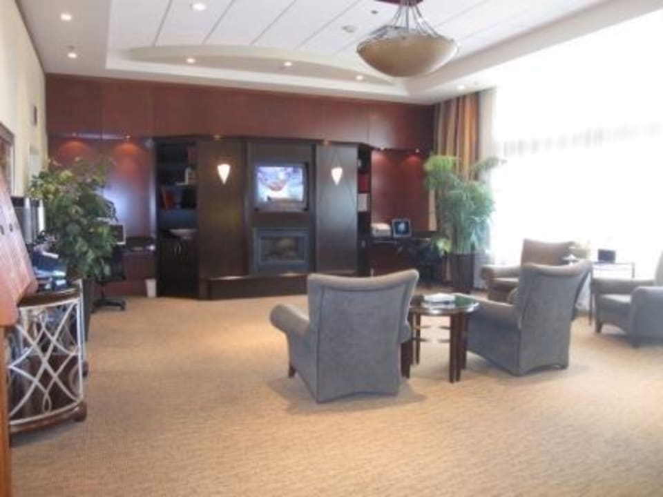 Fernsehsalon gegenüber Rezeption Hotel Courtyard Edmonton Downtown