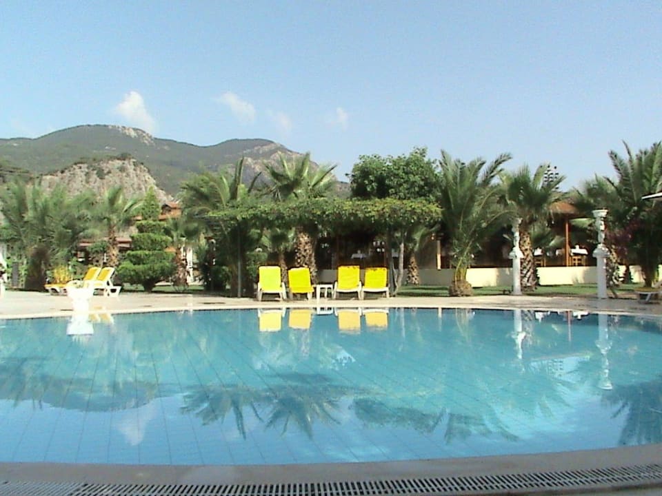 Basen o poranku Hotel Keskin