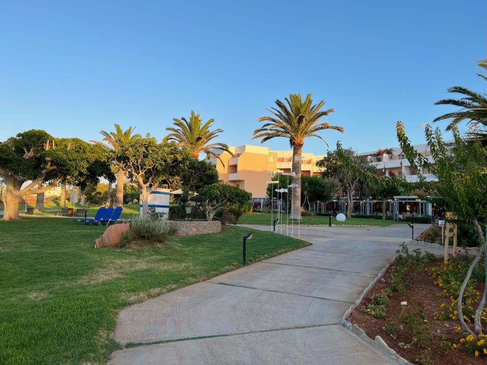Gartenanlage Anissa Beach & Village
