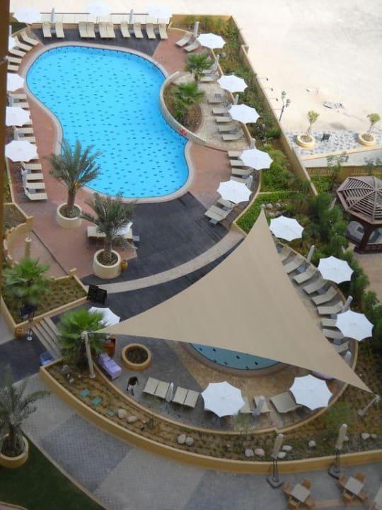 Pool vom Zimmer fotografiert Amwaj Rotana Jumeirah Beach Residence