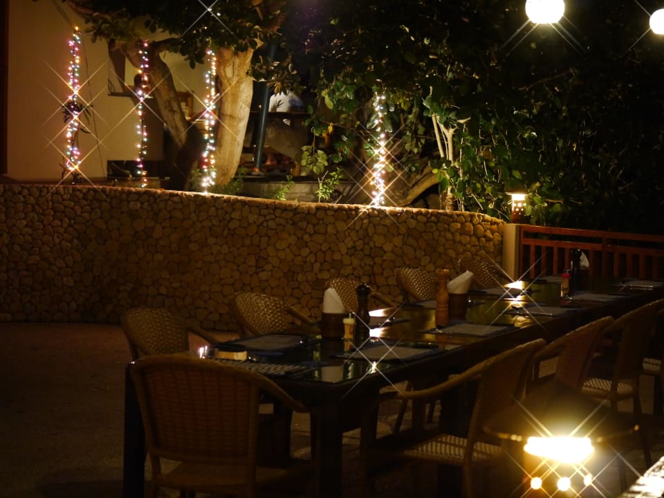 Hier wird das Dinner serviert Magic Island Dive Resort