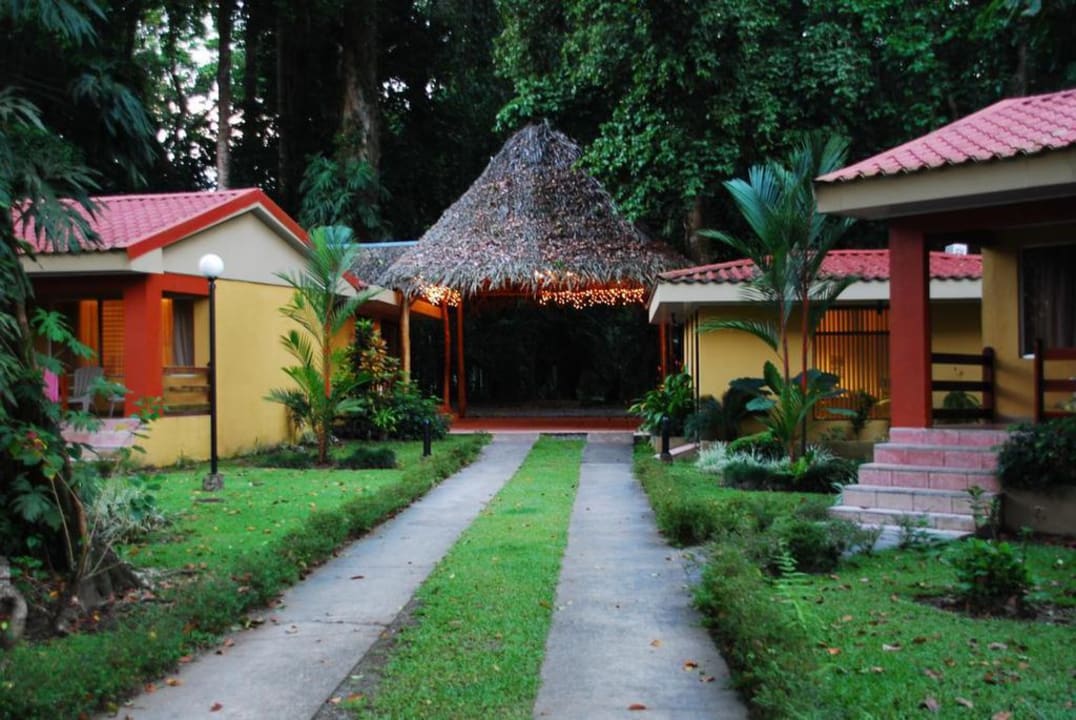 Hoteleinfahrt Hotel Suerre Caribbean Beach