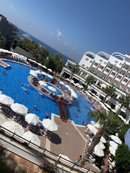 Pool Side Prenses Resort & Spa