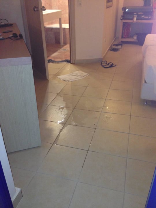 Nach einer "kleinen Überschwemmung im Bad" Kresten Palace Hotel