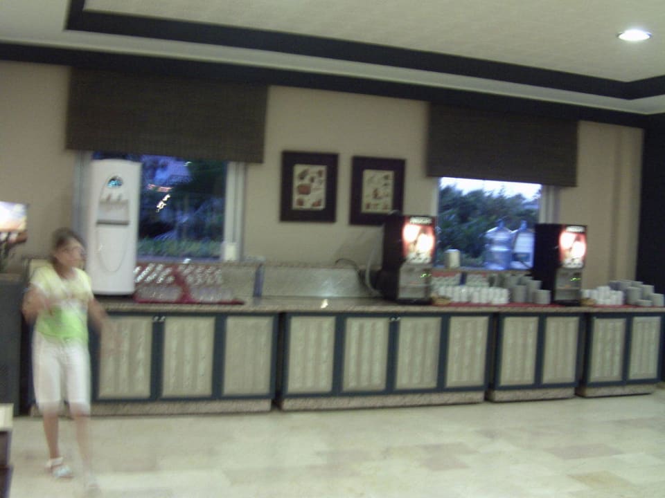 Teil des Buffets Hotel Royal Garden Beach