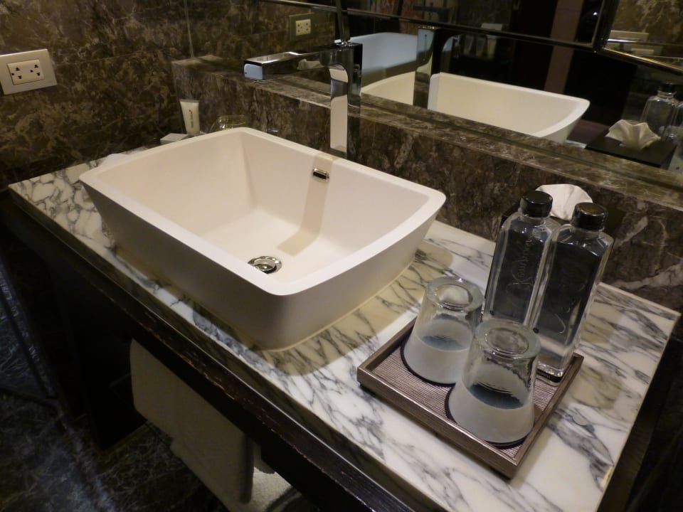 Executive Room Nr. 1252/Waschbecken Siam Kempinski Hotel Bangkok