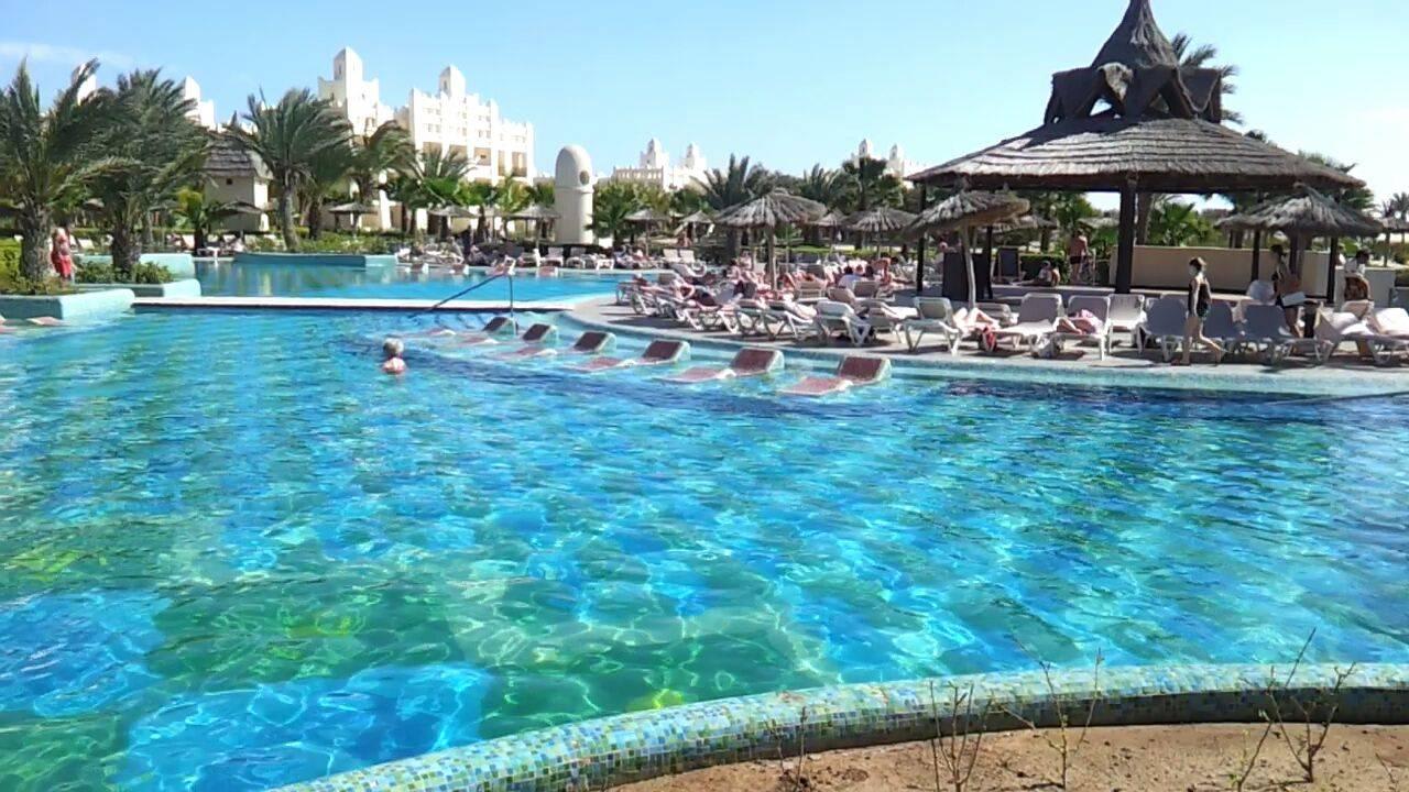Pool  Hotel Riu Karamboa