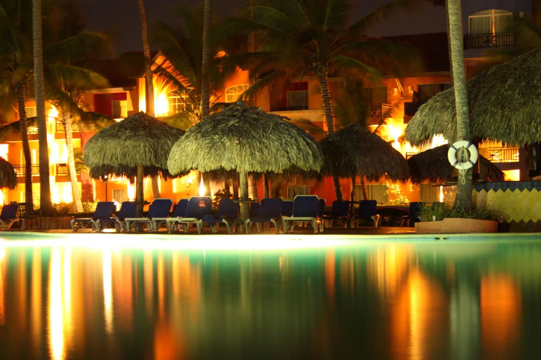 Pool bei Nacht Punta Cana Princess All Suites Resort & Spa