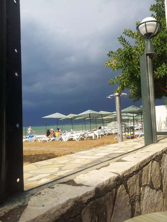 Es zieht ein gewitter auf  Aska Hotel Just in Beach