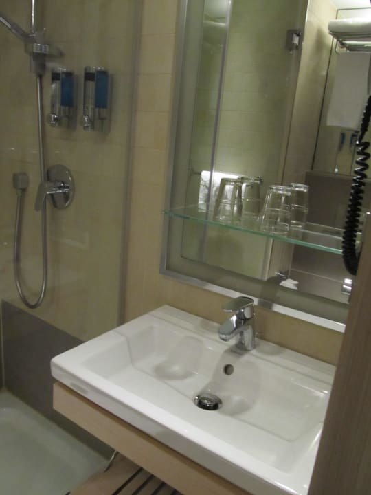 Badezeile TITANIC Comfort Berlin Mitte