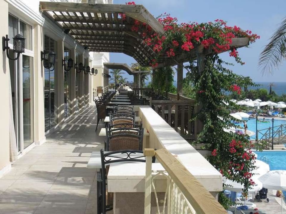 Außensitzplätze vom Abendrestaurant Trendy Aspendos Beach Hotel