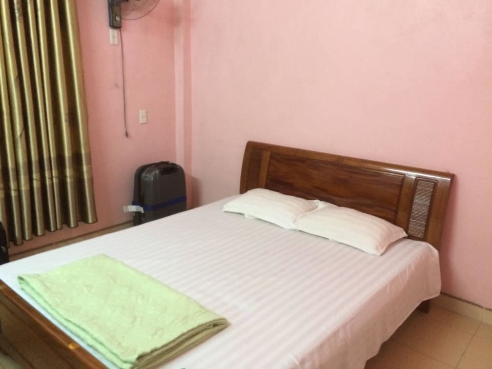 Einfaches Zimmer ... Hotel Thanh Son Noi Bai Airport