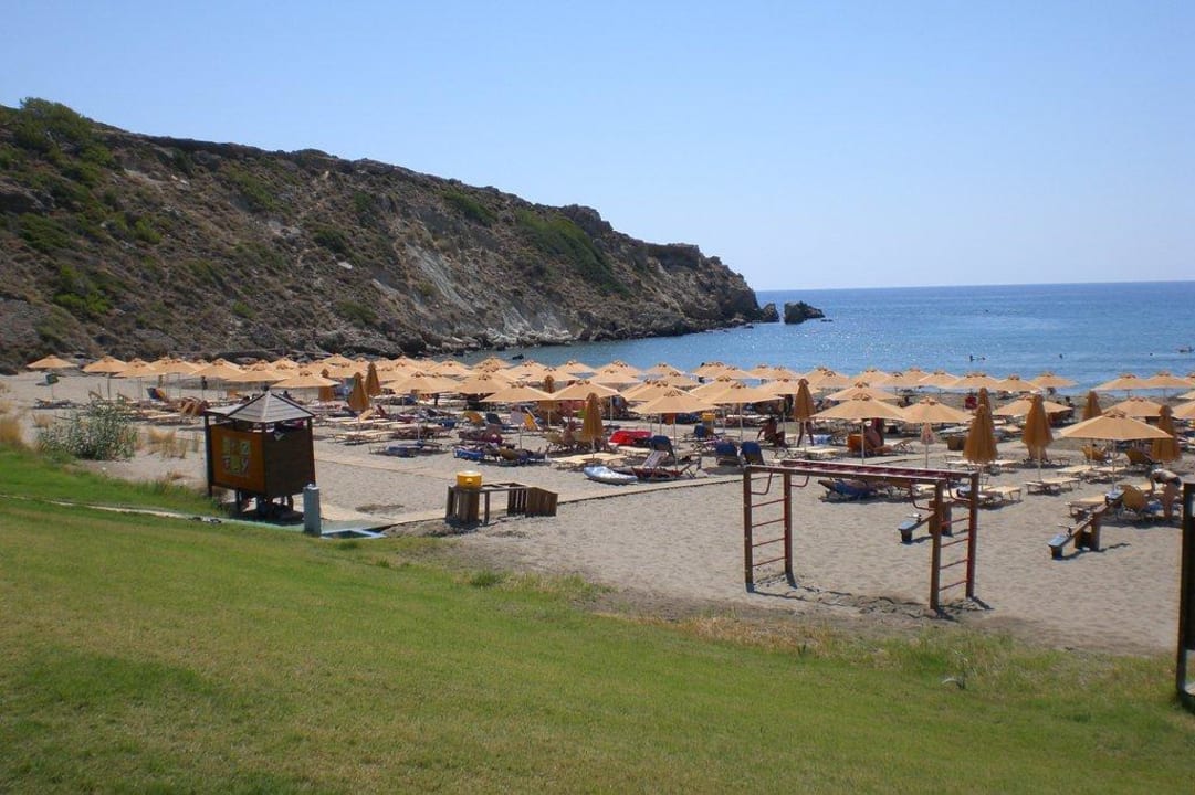 Es gab immer freie Liegen und Schirme Atlantica Mikri Poli Crete