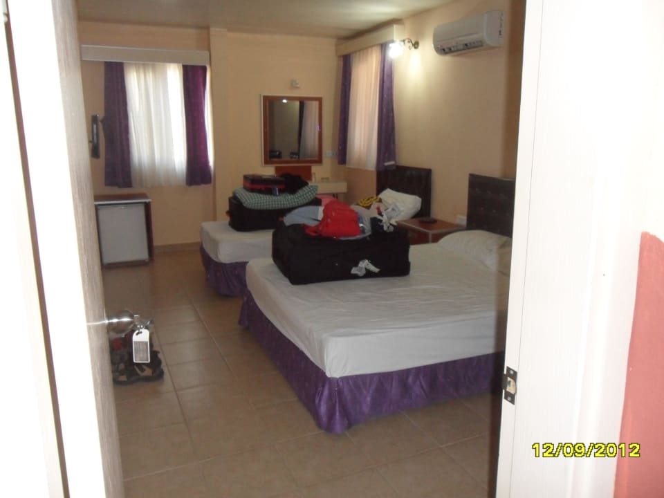 Dreibettzimmer im SP Sayanora Hotel