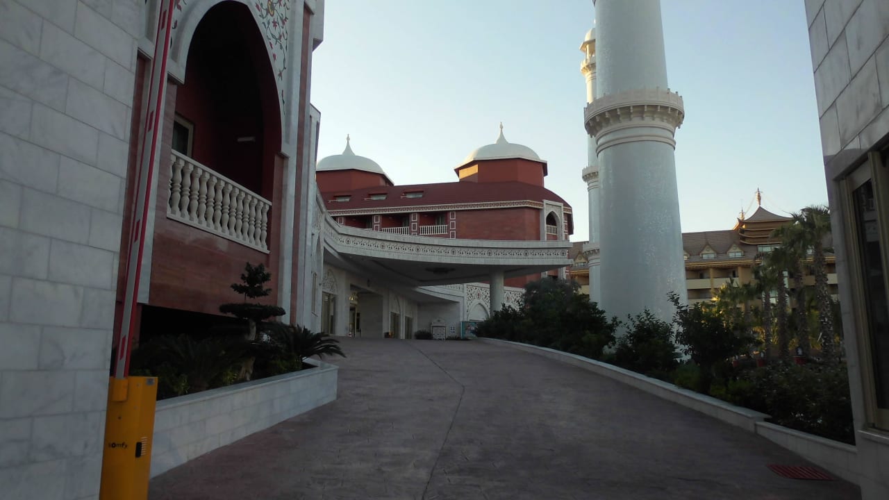 Der Haupteingang Royal Taj Mahal Hotel
