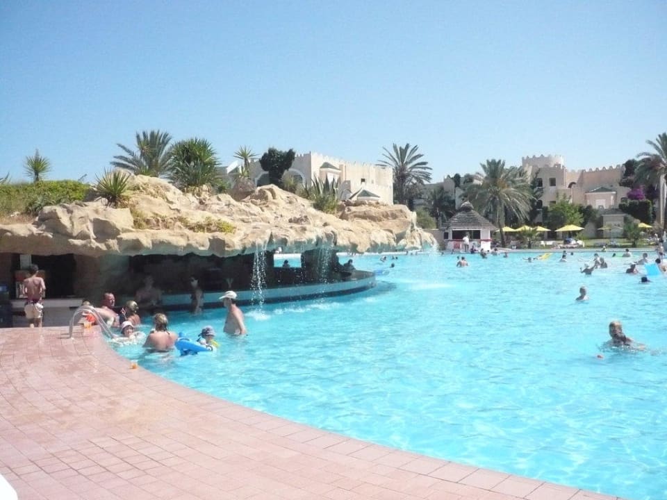 Pool mit Poolbar Mahdia Beach & Aquapark