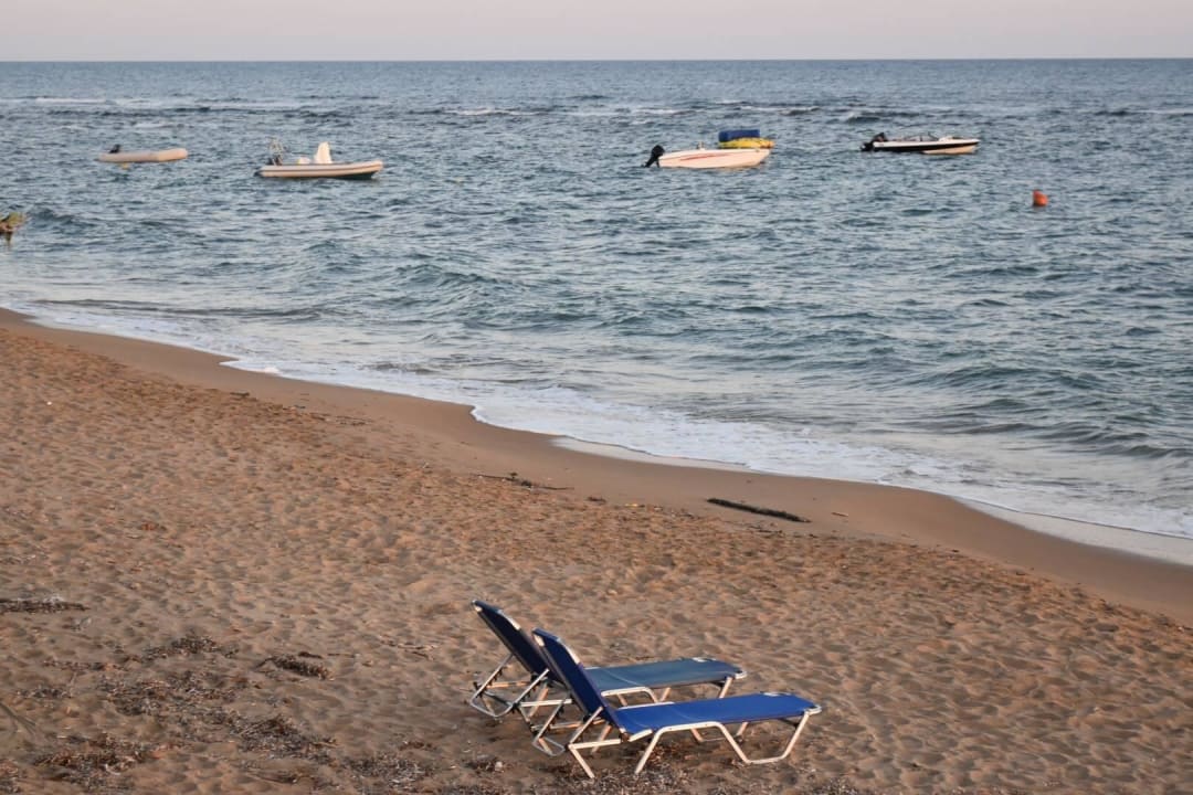 Strand direkt am Hotel Sandy Beach Resort