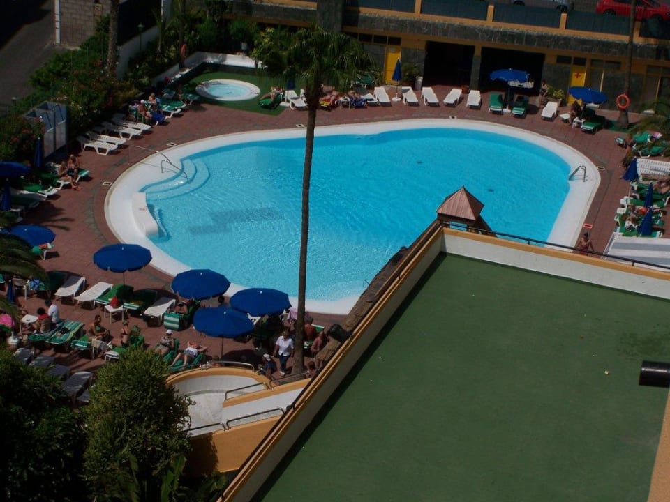 Der größere Pool allsun Hotel Lucana