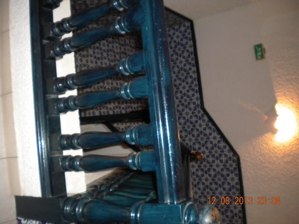 Gänge ähneln einem alten, kaputtem Schwimmbad Djerba Aqua Resort