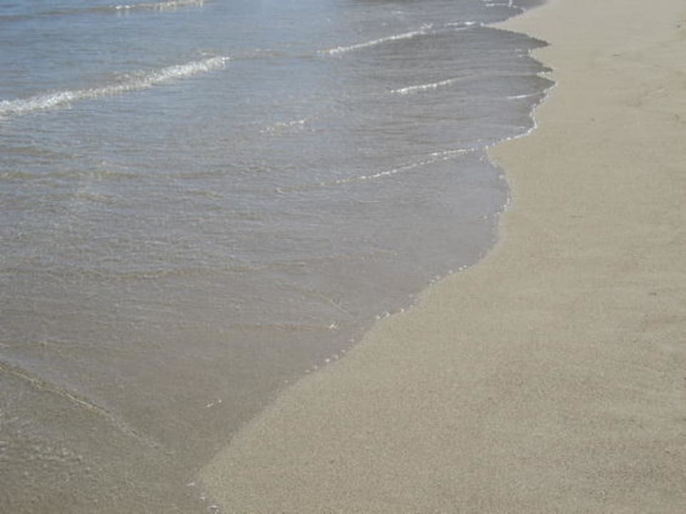 Feiner Sand und klares Wasser... Playabachata Hotel