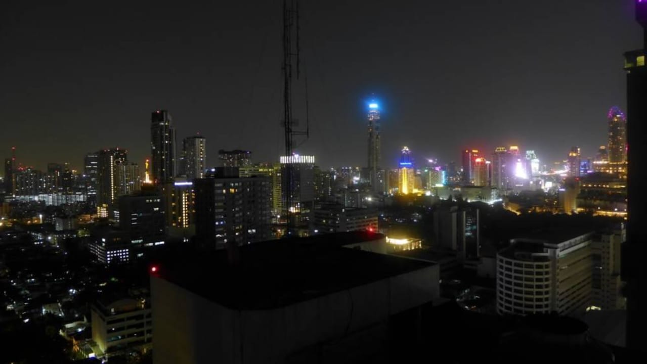 Abends vom Dach Holiday Inn Express Bangkok Siam