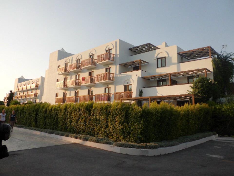 Links vom Eingang TUI BLUE Oceanis Beach and Spa Resort